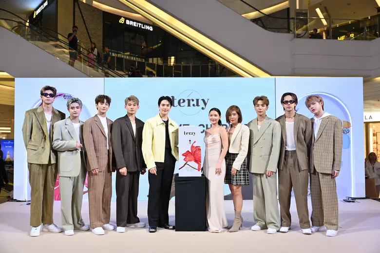 แบรนด์ Terry ควงแขน Terry Friend's คนล่าสุด 'อิน - สาริน' ร่วมแกะกล่องแพ็กเกจใหม่ของ 'เซรั่ม' สุดพรีเมียมจาก 'ดอกดาหลาสีชมพู'