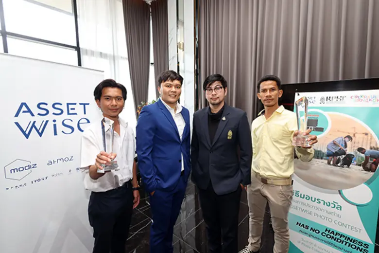 มรุพงษ์ กิจกสิกร (ที่ 2 จากซ้าย) ผู้จัดกา...