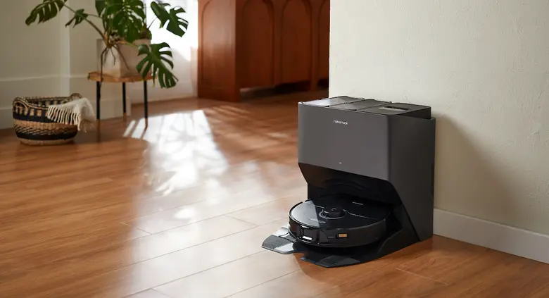 Roborock S8 Pro Ultra เป็นหุ่นยนต์ดูดฝุ่น...