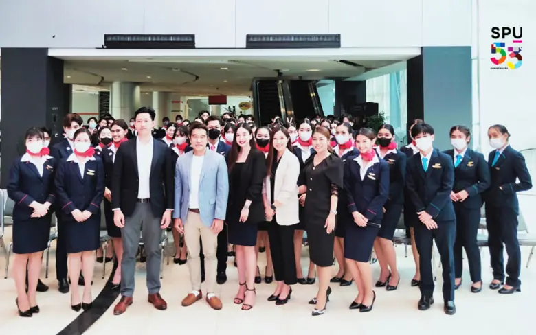 อาจารย์วรวลัญช์ ธนัชปิยะธันย์ ผู้ช่วยคณบด...