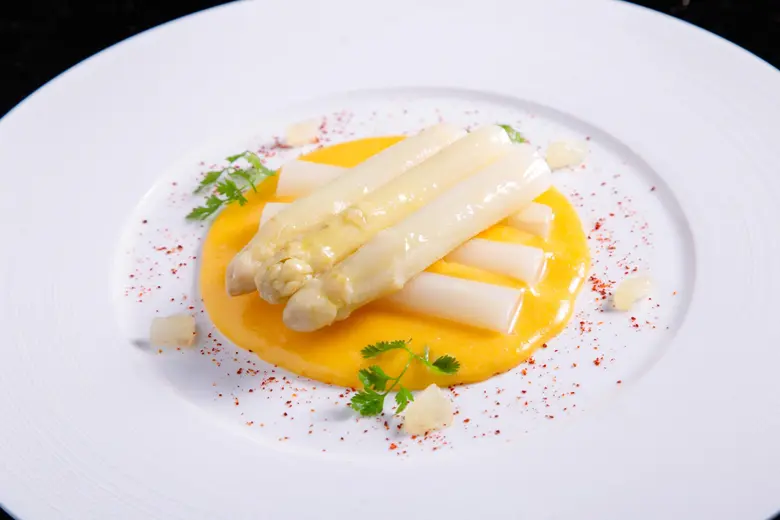 อิ่มอร่อยสุขภาพดี กับเมนูหน่อไม้ฝรั่งขาว ณ ห้องอาหารเรดสกาย โรงแรมเซ็นทาราแกรนด์ฯ เซ็นทรัลเวิลด์