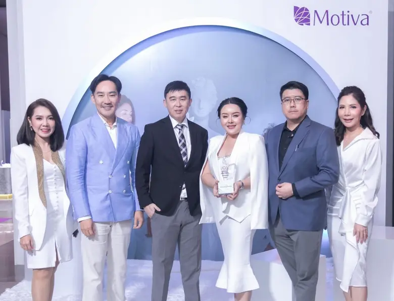 นางสาวลภัสรดา เลิศภานุโรจ (ที่ 3 จากขวา) ...