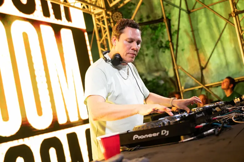 "โคคา-โคล่า" ผนึก อันดามันดา ภูเก็ต เสิร์ฟความสดชื่น อร่อยซ่า ประเดิมซัมเมอร์นี้ พร้อมยกระดับความมันส์ในงาน "Andamanda Songkran Festival" The Ultimate Pool Party in Phuket! งานสงกรานต์ที่รวมดีเจระดับโลกไว้ที่เดียว