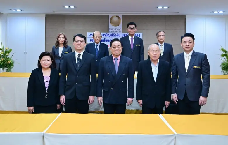 ดร.ธนู กุลชล (แถวหลังที่ 2 จากซ้าย) ประธา...