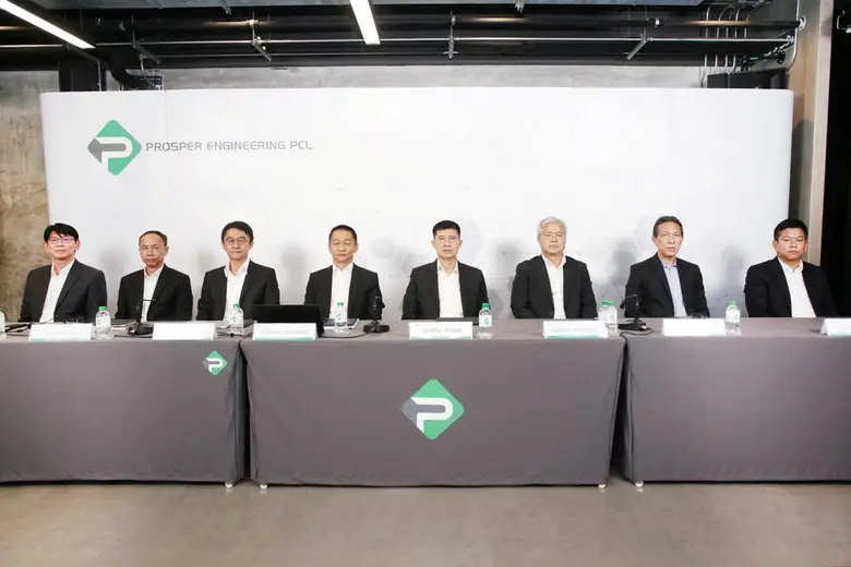 นายอัศวิน รักมนุษย์ (ที่ 4 จากขวา) ประธาน...