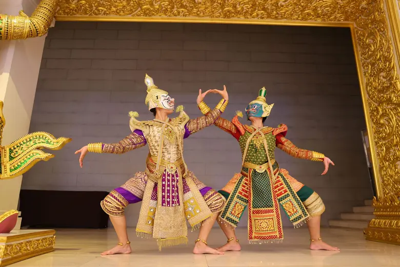 "เป็นผู้หญิงสวยๆ ทำไมไปเป็นยักษ์ ? " เป็น...