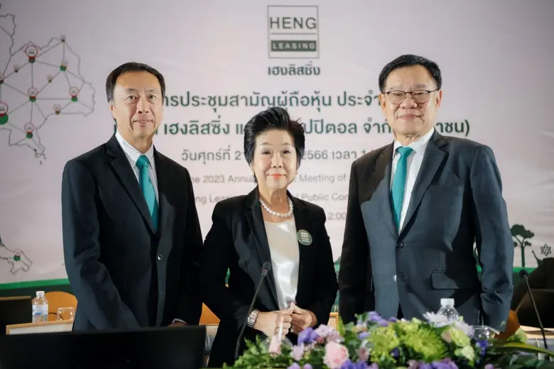 ศาสตราจารย์ ดร.สุรพล นิติไกรพจน์ (ด้านขวา...