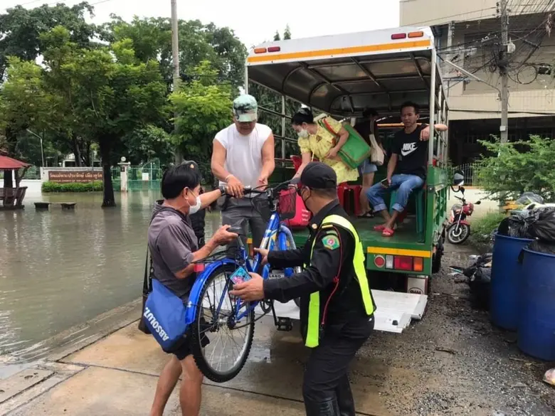 กทม.ตรวจสอบต้นไม้ใหญ่-ป้ายโฆษณา พร้อมจัดเจ้าหน้าที่ประจำหน่วยเร่งด่วนรองรับสถานการณ์พายุฤดูร้อน