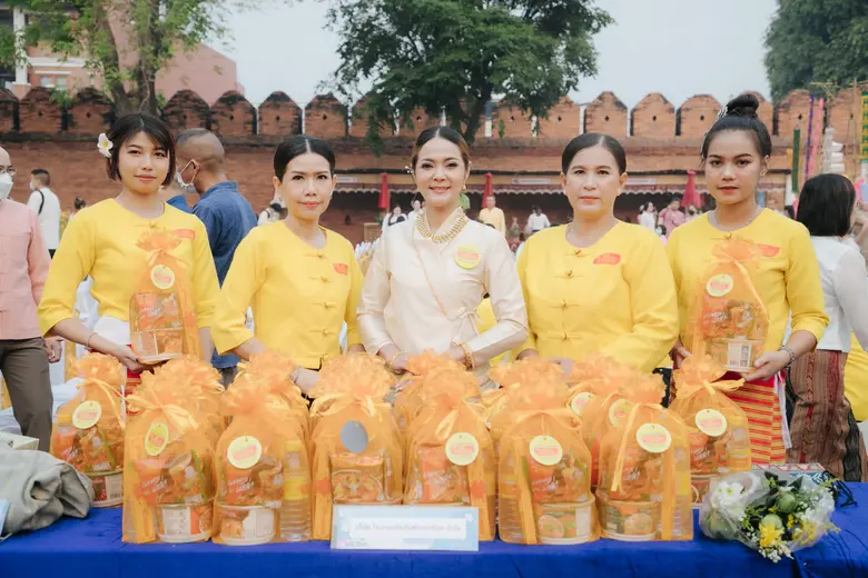 'ปี๋เก่าก็ล่วงไปแล้ว ... ปี๋ใหม่แก้วก็มาฮ...