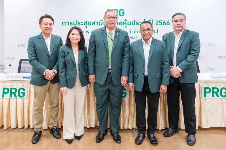 นายสมเกียรติ มรรคยาธร (กลาง) กรรมการผู้จั...