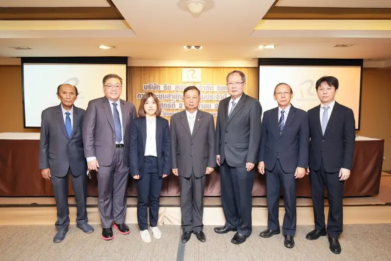 พลเอกไพรัช โพธิ์อุบล (กลาง) ประธานกรรมการ...