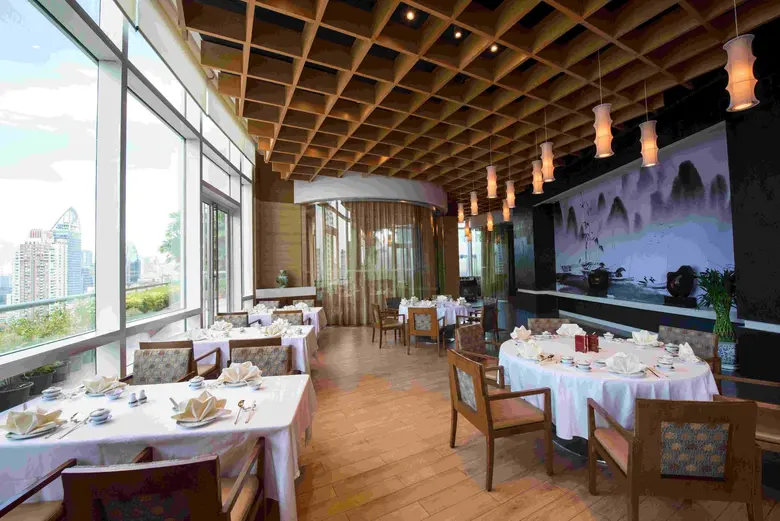 มิกซ์ความอร่อยน่าลองสไตล์กวางตุ้งใน 1 จาน กับ หมูแดง หมูกรอบ และเป็ดย่าง ณ ห้องอาหารจีนไดนาสตี้, โรงแรมเซ็นทาราแกรนด์ฯ เซ็นทรัลเวิลด์