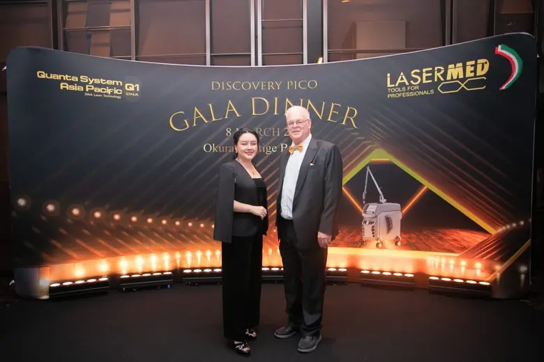 นางสาวลภัสรดา เลิศภานุโรจ (ซ้าย) รองประธา...