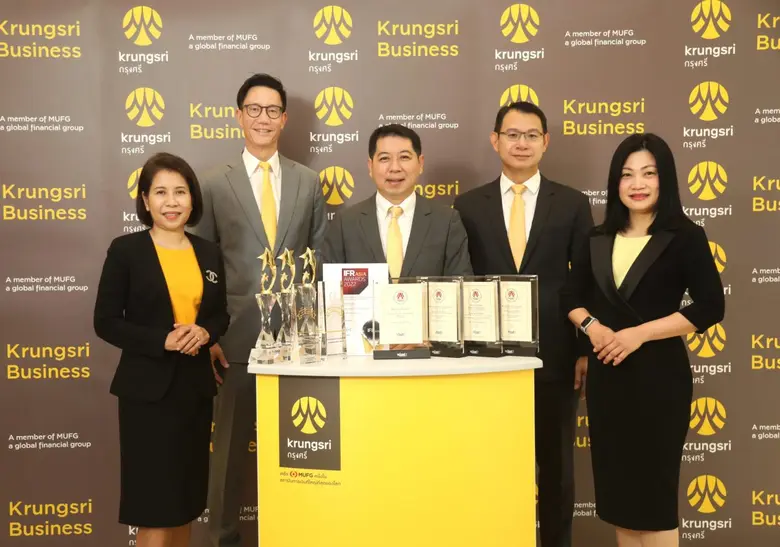 นายประกอบ เพียรเจริญ (กลาง) ประธานคณะเจ้า...