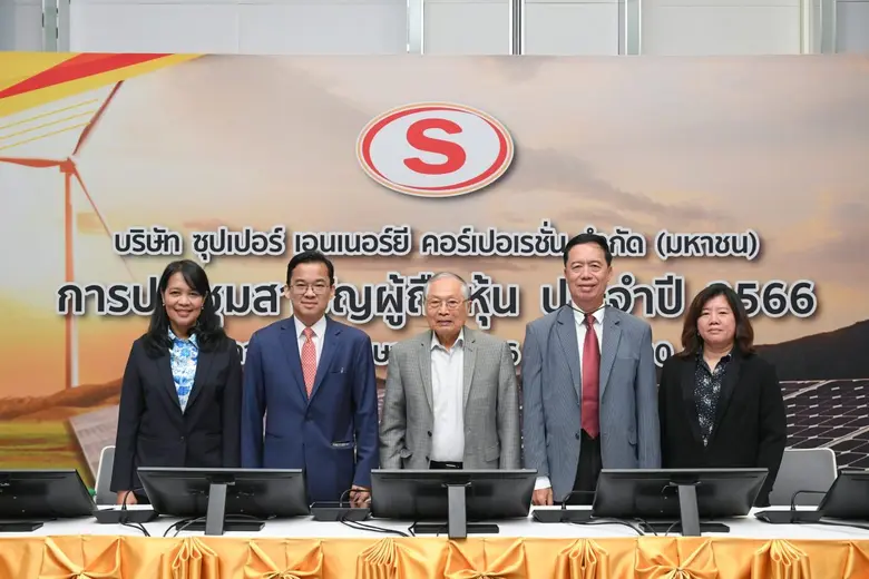 คุณกำธร อุดมฤทธิรุจ (กลาง) ประธานคณะกรรมก...