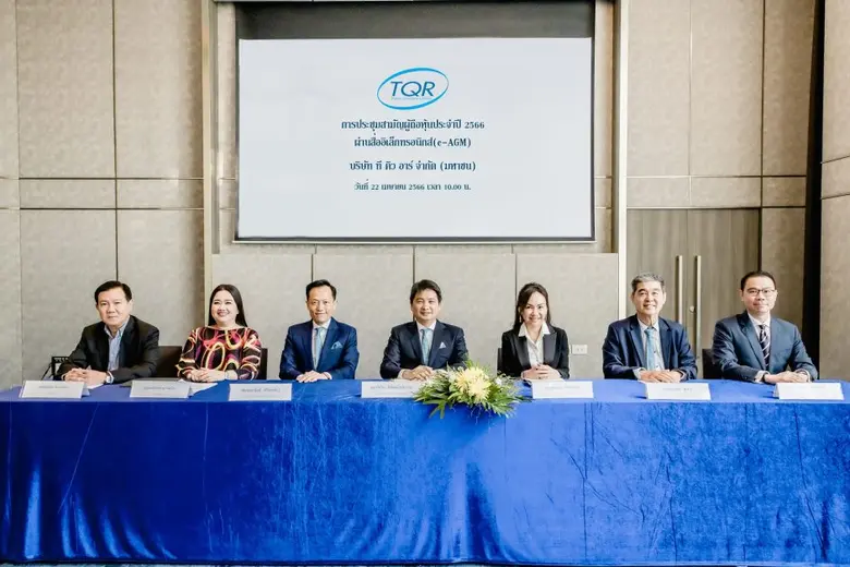 คุณชัชวิน พิพัฒน์โชติธรรม (กลาง) กรรมการอ...