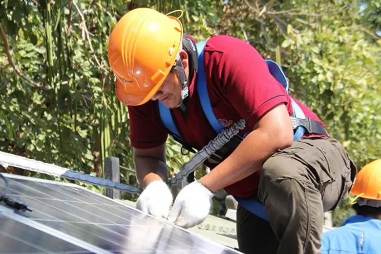 ก.แรงงาน ผลิตช่างโซล่าเซลล์ ช่วยลดค่าไฟเป็นมิตรกับสิ่งแวดล้อม