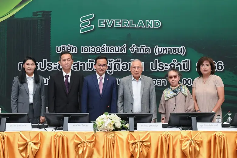 คุณสวิจักร์ โลจายะ (ที่ 3 จากซ้าย) ประธาน...