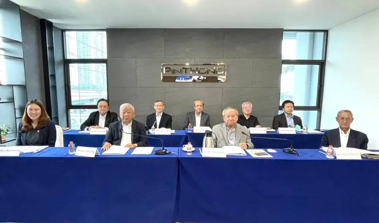 นายประสาน ตันประเสริฐ (แถวหน้าที่ 2 จากซ้...