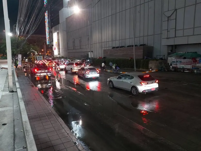 กทม.บูรณาการเร่งแก้ปัญหาระบบระบายน้ำในซอยบางนา - ตราด 23 ทั้งระยะสั้น - ระยะยาว