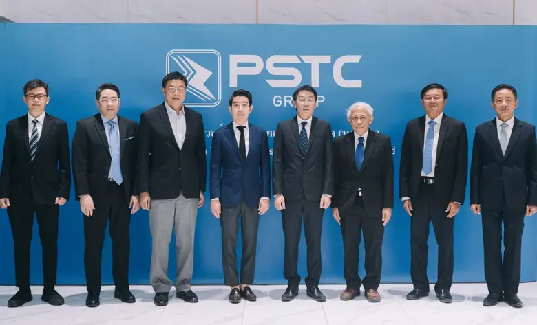 นายโสมพัฒน์ ไตรโสรัส (ที่ 4 จากซ้าย) ประธ...