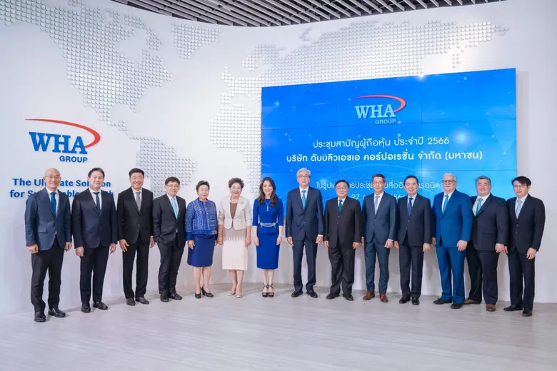 ดร.สมคิด จาตุศรีพิทักษ์ (กลางขวา) ประธานค...