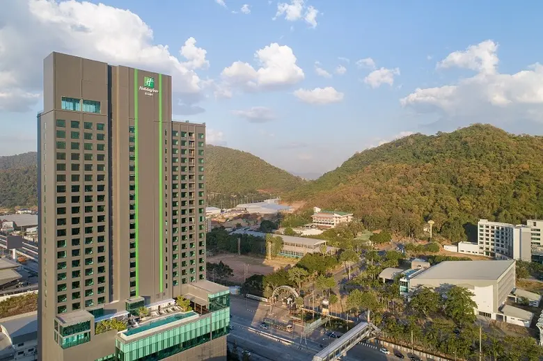 Holiday Inn & Suites Siracha Laemchabang ...