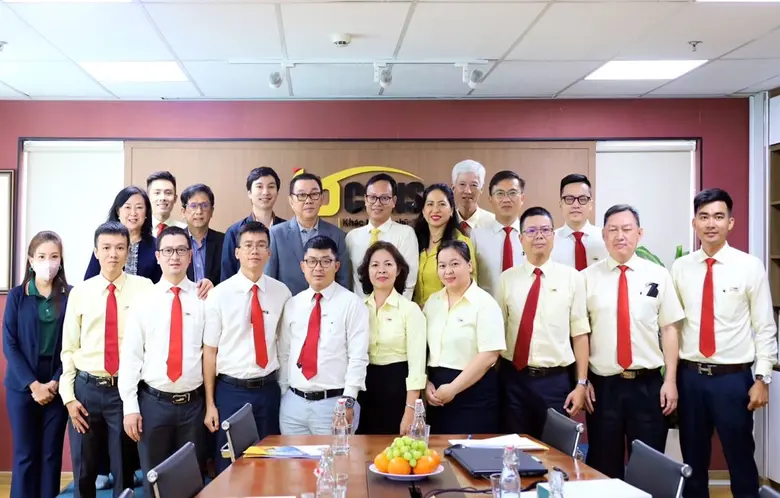 นายวีระศักดิ์ วานิชวัฒน์ ประธานเจ้าหน้าที...