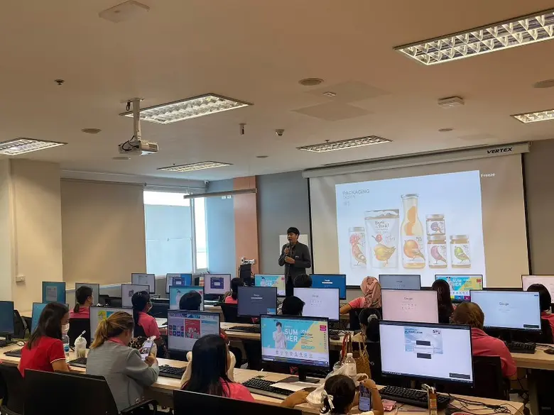 SPU จัดการอบรมถ่ายทอดความรู้ คณะครูโรงเรียนบางบัว โครงการการพัฒนาเอกลักษณ์บรรจุภัณฑ์ผลิตภัณฑ์เบเกอรี่เพื่อการสร้างรายได้