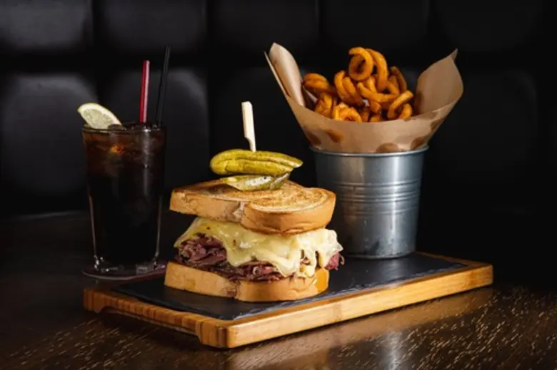 25 ดีกรีส์นำเมนูใหม่มาสู่ชาวอเมริกันแก๊งส์กับเมนูรูเบนแซนวิช และเมนูมิ้ลค์เชคตลอดเดือนพฤษภาคมและมิถุนายนนี้