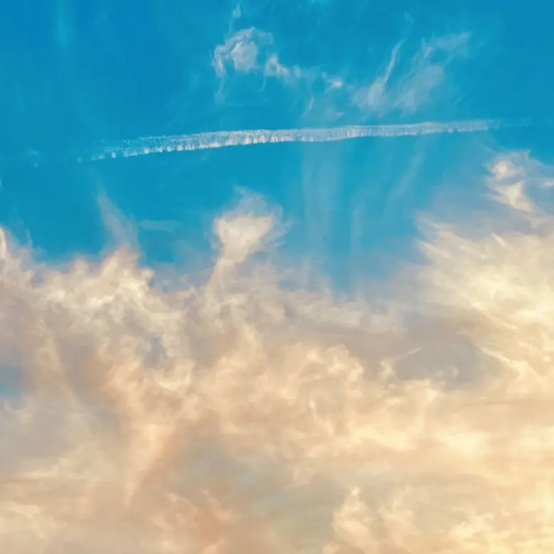 การกลับมาในรอบ 5 ปี ของวงร็อกชื่อดัง "Thirty Seconds To Mars" พร้อมซิงเกิลใหม่ "STUCK" จากอัลบั้มล่าสุด "It's The End Of The World But It's A Beautiful Day" ที่จะปล่อยให้ฟังกันในปีนี้!