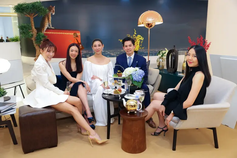 หลังประสบความสำเร็จอย่างล้นหลามและได้กระแ...