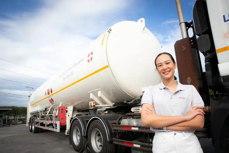 บริษัท เกียรติธนาขนส่ง จำกัด (มหาชน) หรือ...