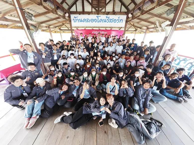 ผู้ช่วยศาสตราจารย์ ดร.จรรยา พุคยาภรณ์ รอง...