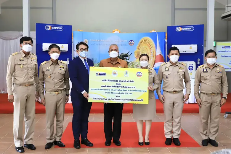 คุณวีรพล สวรรค์พิทักษ์ ประธานเจ้าหน้าที่ฝ...