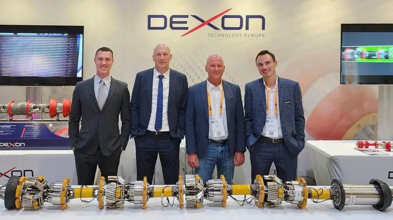 นายสตูวิค สตาเล่ มาร์ติน (ที่ 2 จากขวา) ป...