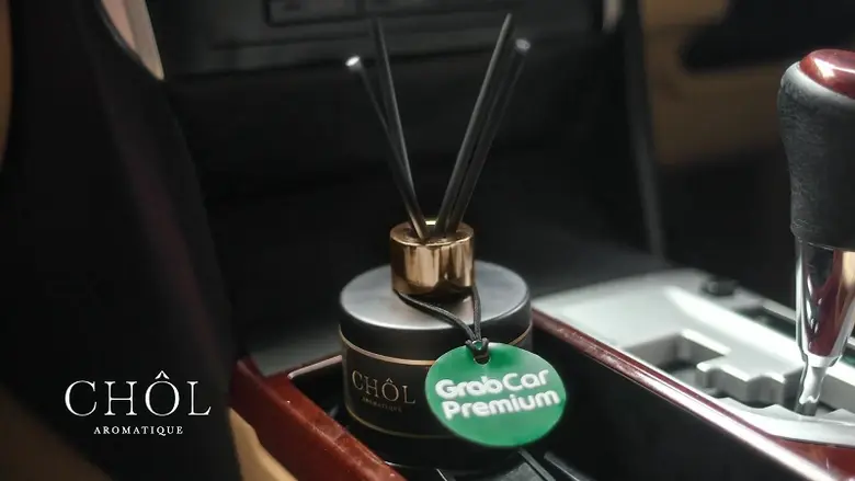 CH?L โชว์ศักยภาพสินค้า จับมือแกร็บคาร์ พรีเมียมเปิดประสบการณ์กลิ่นหอมธรรมชาติ ด้วยศาสตร์บำบัดสำหรับคนเมือง บนรถแกรบทั่วกรุงกว่า 1,000 คัน