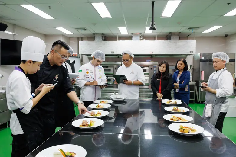 แม็คโคร หนุนเชฟไทยสู่เวทีเชฟโลก ผนึกกูรูดัง "วิลแมน ลีออง" ติวเข้ม เตรียมพร้อมประชันฝีมือระดับนานาชาติ "โซล ฟู้ดแอนด์โฮเทล 2023"