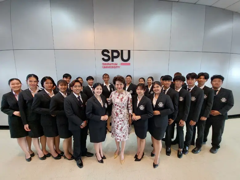 อาจารย์สุรศักดิ์ ทรัพย์เพิ่ม ผู้อำนวยการก...