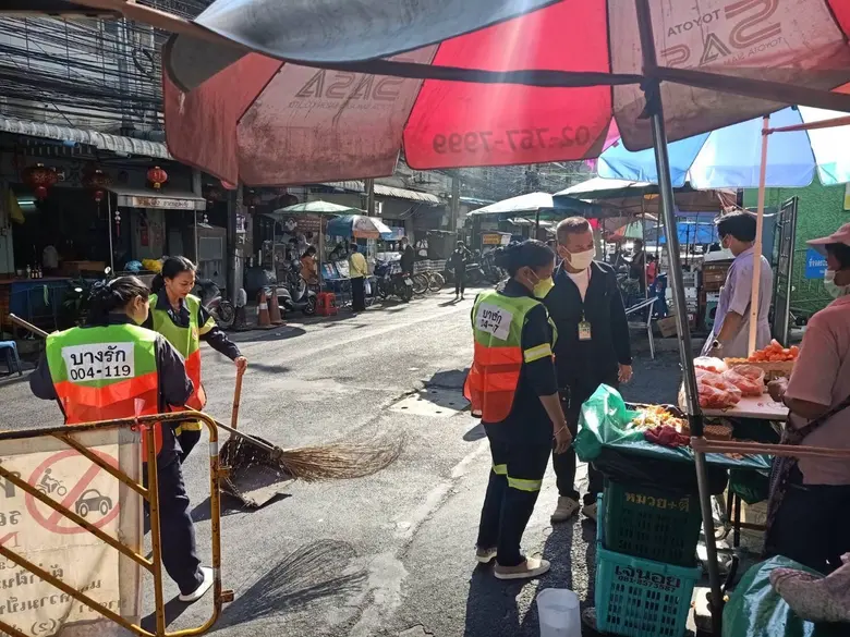 กทม.เพิ่มความถี่ทำความสะอาดจุดทำการค้า เข้มมาตรการตรวจสอบสุขอนามัยร้านอาหารบนทางเท้า