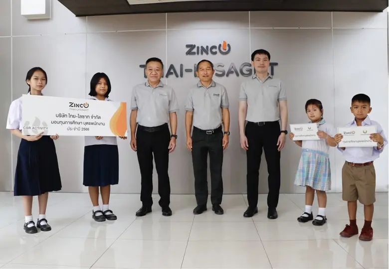 พนม พรมมิรัตนะ (ที่ 4 จากซ้าย) กรรมการผู้...