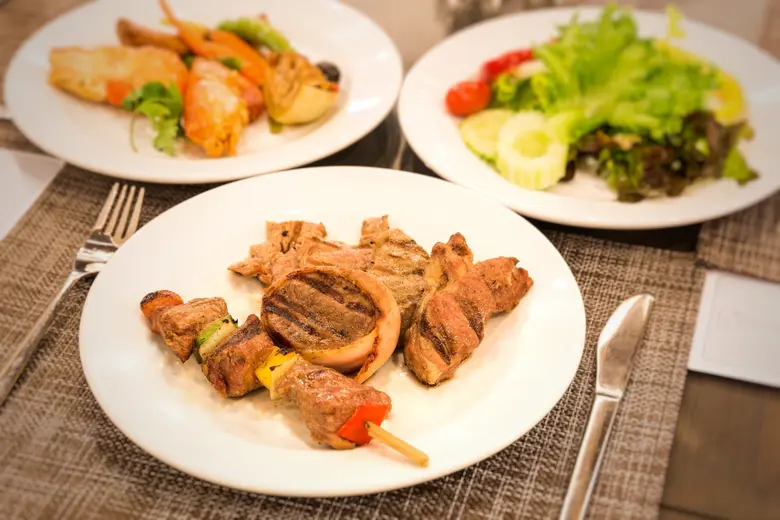 ห้องอาหาร ดิ ออร์ชาร์ด โรงแรมแคนทารี 304 ...