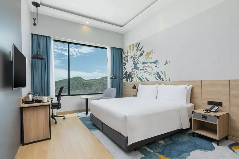 โรงแรมฮอลิเดย์ อินน์ แอนด์ สวีทส์ ศรีราชา...