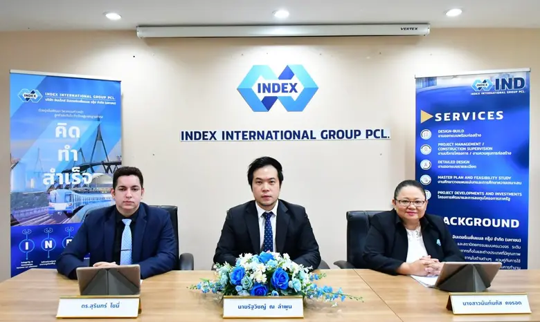 คุณรัฐวิชญ์ ณ ลำพูน (กลาง) ผู้ช่วยประธานเ...