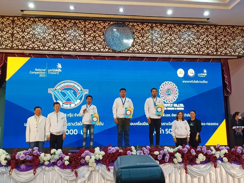 นักเรียนโรงเรียนเตรียมวิศวกรรมศาสตร์ ไทย-...