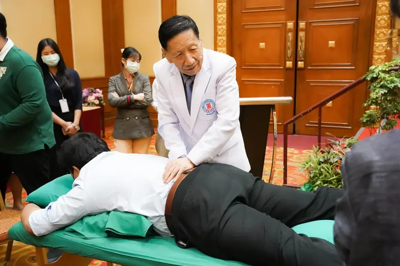 คลินิกการประกอบโรคศิลปะ สาขาการแพทย์แผนจีนหัวเฉียว จัดอบรมระยะสั้น ประจำปี 2566 หัวข้อ "หัตถการการรักษาโรคอัลไซเมอร์ในผู้สูงอายุด้วยศาสตร์การแพทย์แผนจีนแบบดั้งเดิม"