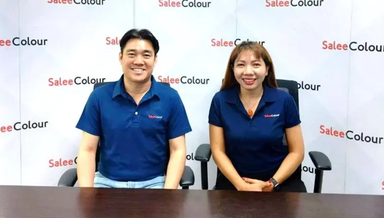 คุณพีรพันธ์ จิวะพรทิพย์ (ซ้าย) กรรมการผู้...