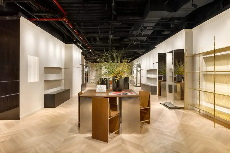 พื้นที่ขนาดใหญ่ของแบรนด์หรูสัญชาติสวิตเซอ...