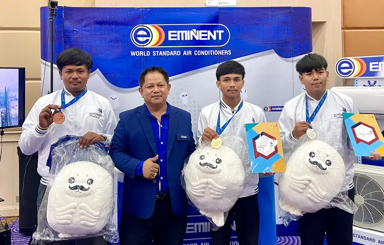 คุณสุรชัย ชัยตระกูลทอง ผู้ช่วยรัฐมนตรีประ...