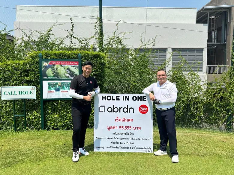 นายดิกซัน วง Financial Director บริษัท ทู...